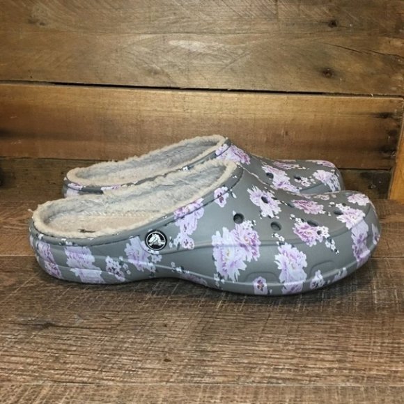 CROCS Shoes - EUC Women’s Crocs Freesail Printed Lined Clogs